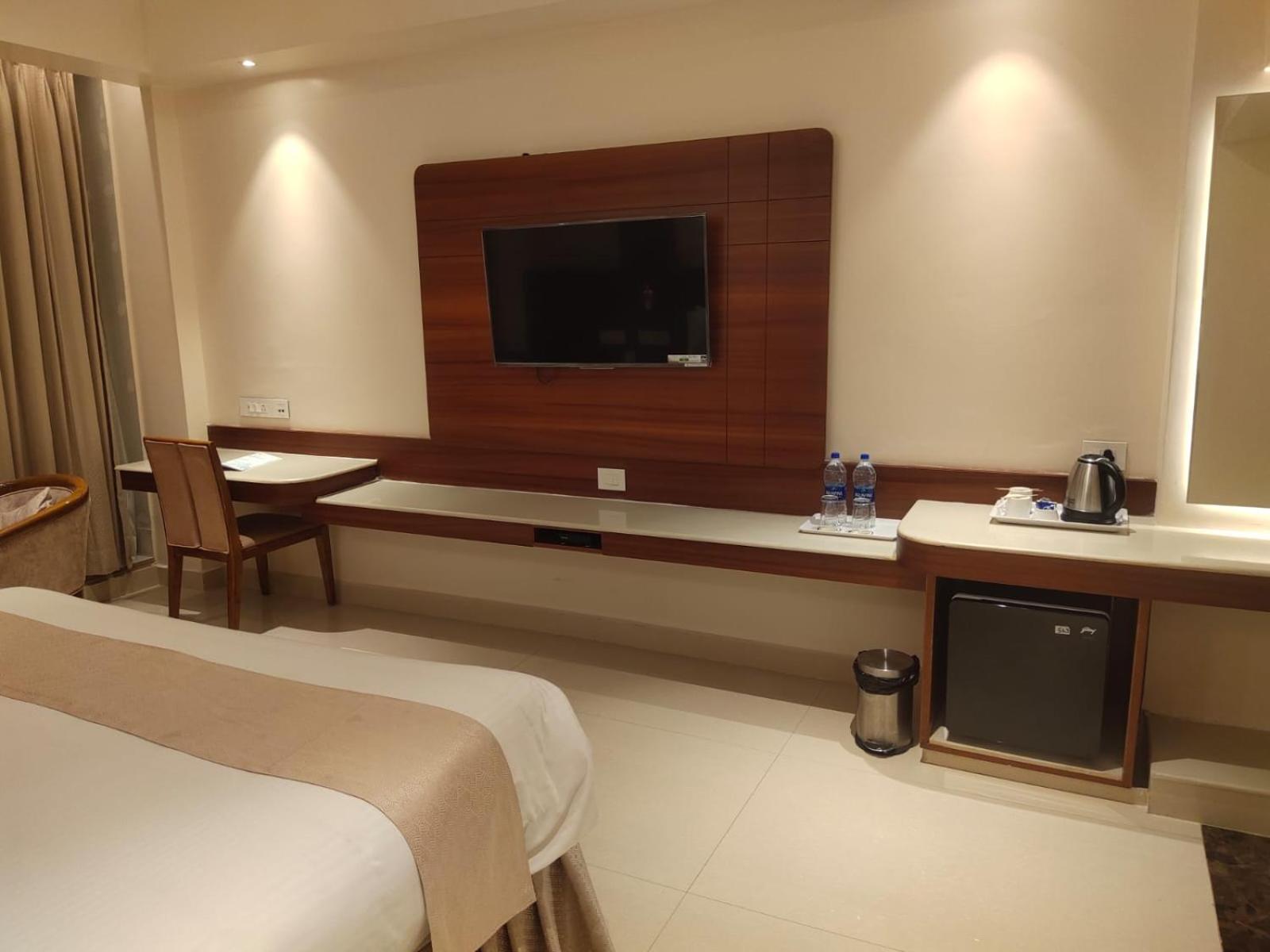 Hotel The Plaza Hyderabad Exterior photo