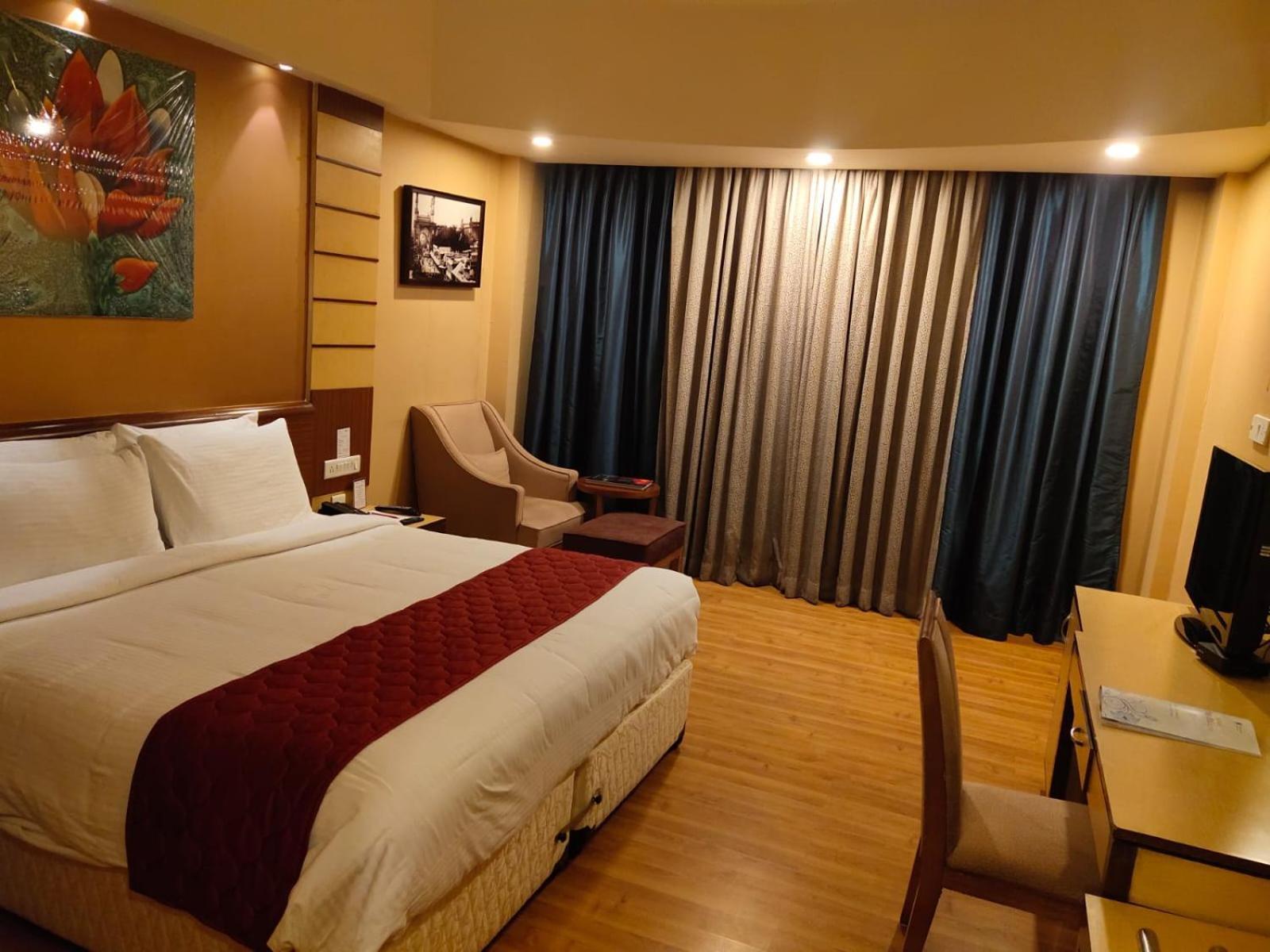 Hotel The Plaza Hyderabad Exterior photo