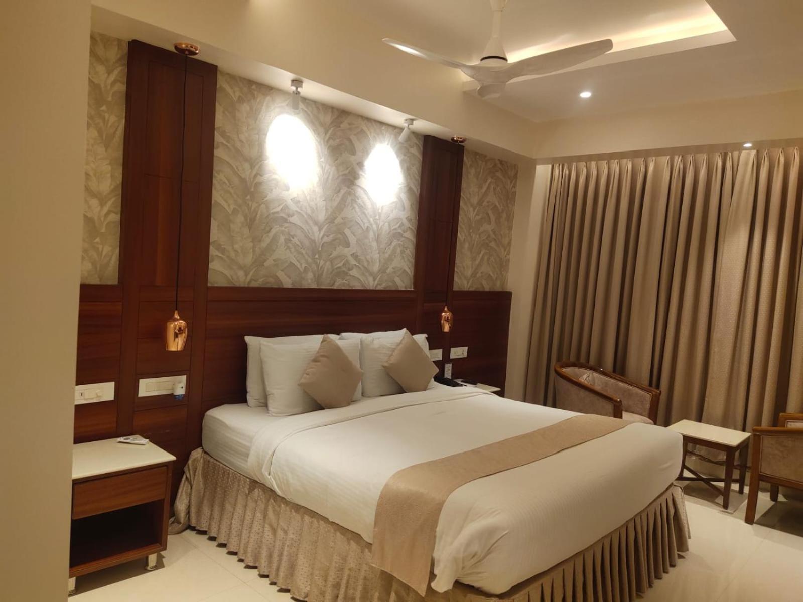 Hotel The Plaza Hyderabad Exterior photo
