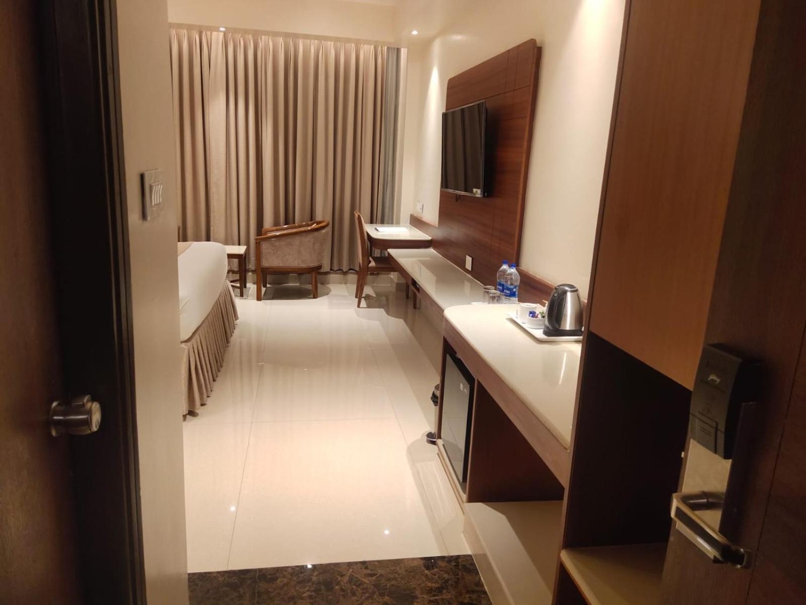 Hotel The Plaza Hyderabad Exterior photo