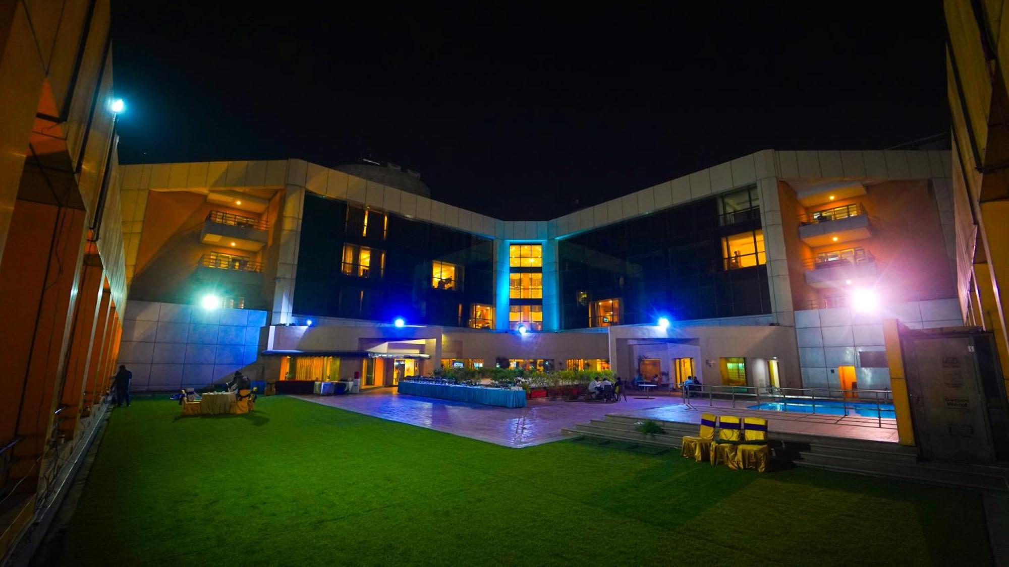 Hotel The Plaza Hyderabad Exterior photo