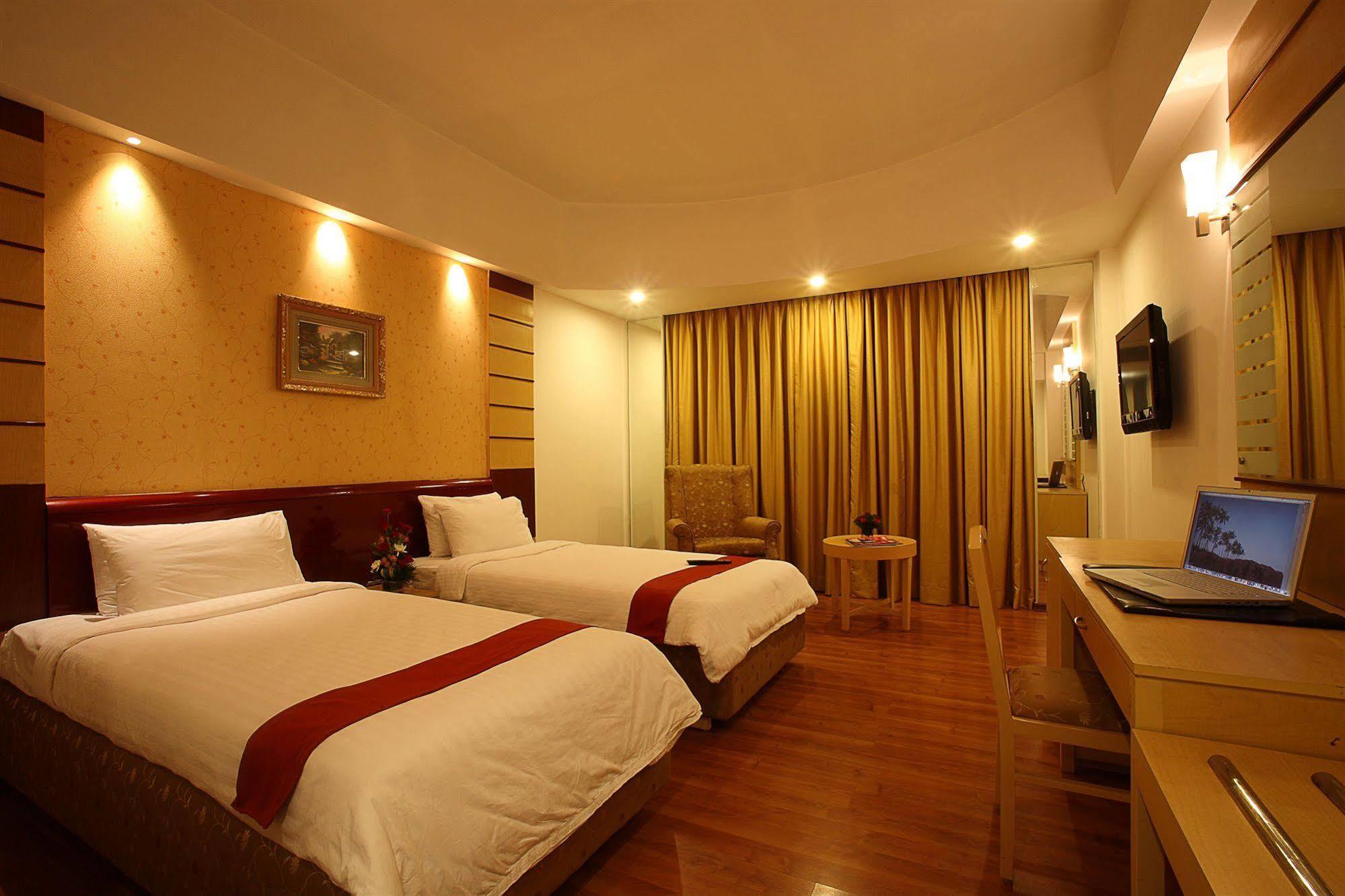 Hotel The Plaza Hyderabad Exterior photo
